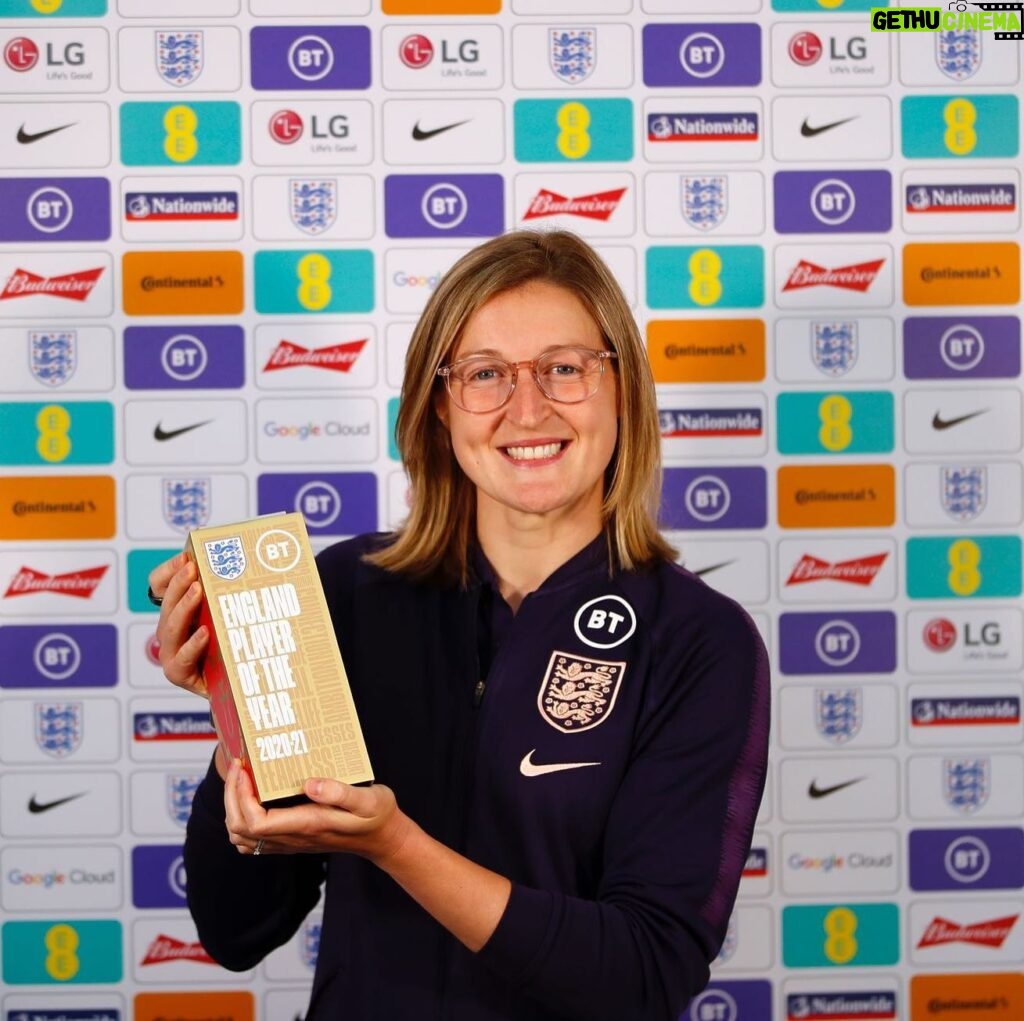 Ellen White Instagram - Shocked and speechless to be voted for by the amazing England fans. I am so proud and honoured to win this award! I can’t begin to explain how privileged I feel to play for @lionesses @england it’s honestly a dream! Thank you, and can’t wait to see fans back at our games starting this Friday 🤩 #lionesses 📸 @pappasnappa