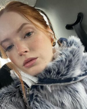 Ellie Bamber Instagram - cosy moments 🥰