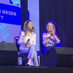 Elluz Peraza Instagram - Junto a la queridísima @laracarolinatv en el conversatorio de Academia CVCLAVOZ en Expolit 2023