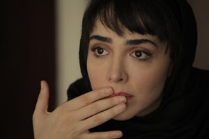 Elmira Dehghani Instagram - کُند،همچون دشنه ای زنگار بسته
فرصت،از بریدگی های خون بار عصب می گذرد
