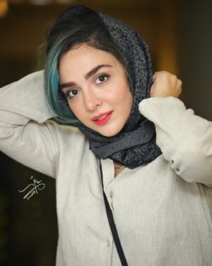 Elmira Dehghani Instagram - عکس های اکران فیلم‌سینمایی فصل ماهی سفید،لطفن در سینماها ببینید🙏