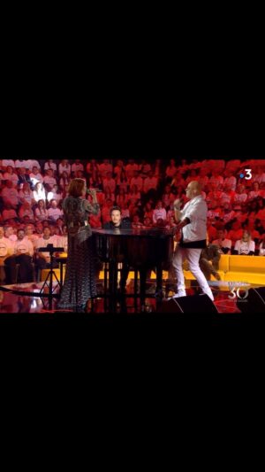 Élodie Frégé Instagram - Moment de complicité et d’émotion sur Assassine en duo avec @elodiefrege & @pascalobispo dans l’émission l’anniversaire secret, 30 ans de succès diffusée sur France 3.
.
Émission disponible en replay sur France.tv
.
.
.
.
.
.
.
.
.
.
#pascalobispo #elodiefrege #duo #frednardin #obispo #anniversairesecret #pianovoix #singer #chant #francetv #france3 #emissiontv #chanteur #nagui #chanteur #chanteuse #chanteurfrançais #piano #pianomusic #pianiste #pianoplayer #pianomusic #pianosolo #pianopiano #chanson #chansonfrançaise #improvisation #yamahapiano #yamahaartist