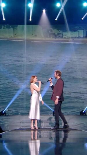 Élodie Frégé Instagram - Cavalières, cavaliers ! C’était samedi dernier pour la première fois en live dans La chanson secrète sur @tf1 , nous déclarions #lafindubal en vous invitant à (tout envoyer) valser avec nous, un ultime pas de deux que nous souhaitons plus que jamais continuer à transformer en pas de milliers ... Ceci est une invitation.