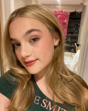 Elodie Grace Orkin Instagram - Dirty mirror, dirty bathroom, and then there’s the @pacorabanne !
Thank you, @pacorabanne , @jimmychoo , @chercoulter , @liztaw , @aureliepayenmakeup , @slatepr , and @glamouruk !