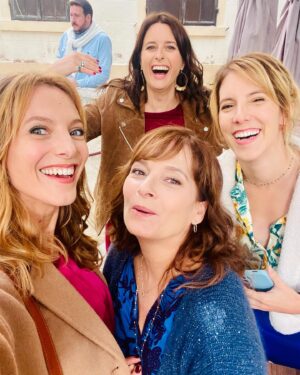 Élodie Varlet Instagram - Retour en images sur le redémarrage de @pblvofficiel ! 

J-1 pour la diffusion sur @tf1 ! C’est fou. Juste fou. 🔥🔥🔥

Ma chère Estelle revient le temps d’une arche. J’espère que vous aurez autant de plaisir à la découvrir que j’ai eu à la tourner. 🤗

🙏Merci merci merciiiiii à mes partners géniaux, à nos réalisateurs bienveillants, à nos prods et à @newen_studios d’y avoir toujours cru, à tous les techniciens et surtout à vous sans qui tout cela n’aurait jamais été possible ! 

Bon come back … 
Et … Belle année 2024 ✨💫💫

❤️

#pblv #pblvofficiel #tf1 #demain #fou #comeback