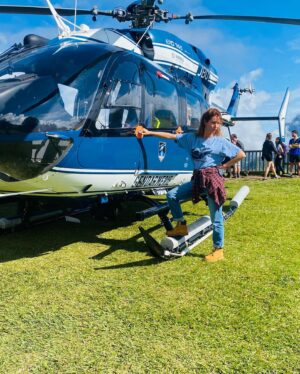 Élodie Varlet Instagram - ✨Portfolio des premiers jours ! 

#sectionderecherches #equipedechoc 
#lareunion #episodespecial #chance 
#sohappy #🏔️ #🚁 #🍀 

Retrouvailles avec ma @fabienne_carat 💕&
@francksemoninofficiel 
@xavierdeluc 
@elisetielrooyoff 
@isabellevitari 
@sitrukolivier 
@laurent_maurel 
@soanofficiel 

@mediawan.officiel @tf1
@agence.vdl
