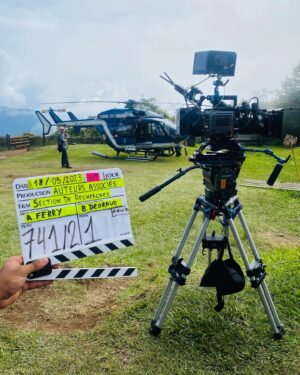 Élodie Varlet Instagram - ✨Portfolio des premiers jours ! 

#sectionderecherches #equipedechoc 
#lareunion #episodespecial #chance 
#sohappy #🏔️ #🚁 #🍀 

Retrouvailles avec ma @fabienne_carat 💕&
@francksemoninofficiel 
@xavierdeluc 
@elisetielrooyoff 
@isabellevitari 
@sitrukolivier 
@laurent_maurel 
@soanofficiel 

@mediawan.officiel @tf1
@agence.vdl