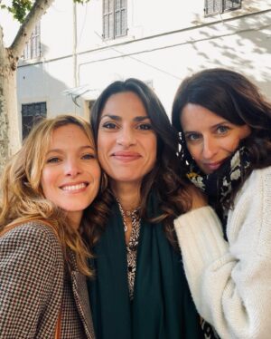 Élodie Varlet Instagram - Retour en images sur le redémarrage de @pblvofficiel ! 

J-1 pour la diffusion sur @tf1 ! C’est fou. Juste fou. 🔥🔥🔥

Ma chère Estelle revient le temps d’une arche. J’espère que vous aurez autant de plaisir à la découvrir que j’ai eu à la tourner. 🤗

🙏Merci merci merciiiiii à mes partners géniaux, à nos réalisateurs bienveillants, à nos prods et à @newen_studios d’y avoir toujours cru, à tous les techniciens et surtout à vous sans qui tout cela n’aurait jamais été possible ! 

Bon come back … 
Et … Belle année 2024 ✨💫💫

❤️

#pblv #pblvofficiel #tf1 #demain #fou #comeback