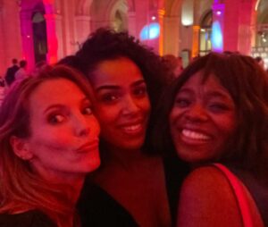 Élodie Varlet Instagram - La Der ! 
Et quelle Der 🔥🔥🔥🔥🔥
Merci @newen_studios 
@pblvofficiel 
@france3 
Merci à vous tous de nous avoir suivi pendant 18 ans. 
Ça continue à l’écran jusqu’au 18 Novembre. 

MERCI. 

#fiesta #incroyable #bestteamever 
#danser #jusquauboutdelanuit #gratitude