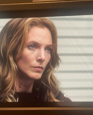 Élodie Varlet Instagram - Retour en images sur le redémarrage de @pblvofficiel ! 

J-1 pour la diffusion sur @tf1 ! C’est fou. Juste fou. 🔥🔥🔥

Ma chère Estelle revient le temps d’une arche. J’espère que vous aurez autant de plaisir à la découvrir que j’ai eu à la tourner. 🤗

🙏Merci merci merciiiiii à mes partners géniaux, à nos réalisateurs bienveillants, à nos prods et à @newen_studios d’y avoir toujours cru, à tous les techniciens et surtout à vous sans qui tout cela n’aurait jamais été possible ! 

Bon come back … 
Et … Belle année 2024 ✨💫💫

❤️

#pblv #pblvofficiel #tf1 #demain #fou #comeback