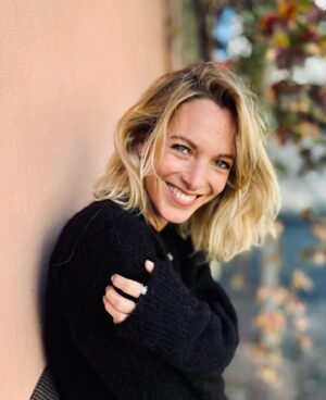 Élodie Varlet Instagram - Mini réactu de ma tête ! 
#blonde 
📸 @jeremiepoppe

Outfit @balzacparis 💫
Blondeur @julie_merian_coloriste_ ❤️