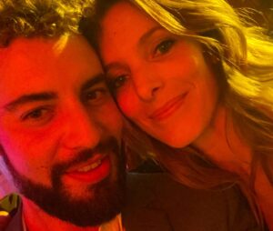 Élodie Varlet Instagram - La Der ! 
Et quelle Der 🔥🔥🔥🔥🔥
Merci @newen_studios 
@pblvofficiel 
@france3 
Merci à vous tous de nous avoir suivi pendant 18 ans. 
Ça continue à l’écran jusqu’au 18 Novembre. 

MERCI. 

#fiesta #incroyable #bestteamever 
#danser #jusquauboutdelanuit #gratitude