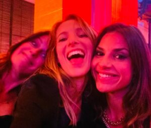 Élodie Varlet Instagram - La Der ! 
Et quelle Der 🔥🔥🔥🔥🔥
Merci @newen_studios 
@pblvofficiel 
@france3 
Merci à vous tous de nous avoir suivi pendant 18 ans. 
Ça continue à l’écran jusqu’au 18 Novembre. 

MERCI. 

#fiesta #incroyable #bestteamever 
#danser #jusquauboutdelanuit #gratitude