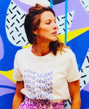 Élodie Varlet Instagram - ✨Belle Année 2023 puisqu’il est encore temps de vous la souhaiter à tous. 
💫Qu’elle vous soit douce, colorée, enchantée et teintée de folies. 
Qu’elle nous permette à tous de poursuivre nos rêves, de regarder l’horizon et d’avancer pas à pas vers ce qui nous rend profondément heureux. 
🍀Que cette année nous relie plus qu’elle nous déchire. Qu’elle nous apporte compréhension, tolérance et respect. Qu’elle nous aide à donner du sens dans nos actions quotidiennes. 
Il y a tant à faire. 

#jourapresjour #stepbystep #taketime #resolution #pensees #voeux #mood #dansletrain #parismarseille #envie #partage 

📸 @leafrancoisoff