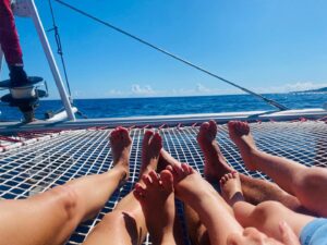 Élodie Varlet Instagram - Admirer. Déconnecter. Kiffer. 

@974_lareunion 

#vacancesimprovisees 
#enfamille #profiter #🍀 
#verrebouteille #mafate #lesouffleur #ladylafée