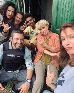 Élodie Varlet Instagram - ✨Portfolio des premiers jours ! 

#sectionderecherches #equipedechoc 
#lareunion #episodespecial #chance 
#sohappy #🏔️ #🚁 #🍀 

Retrouvailles avec ma @fabienne_carat 💕&
@francksemoninofficiel 
@xavierdeluc 
@elisetielrooyoff 
@isabellevitari 
@sitrukolivier 
@laurent_maurel 
@soanofficiel 

@mediawan.officiel @tf1
@agence.vdl