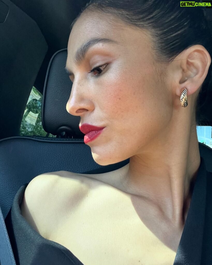 Elodie Yung Instagram - Salut LA ☀️