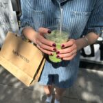 Eloise van Oranje Instagram - 👯‍♀️derde bezoek👯‍♀️ samen met tess in hartje soho kunnen slapen voor een week was echt een DROOM. we liepen de deur uit en stonden meteen in een wijk met mooie (boutique) winkels en restaurants - waar we echt alles “cute en leuk” vonden 😉 zo genoten van het lekkere eten (behalve crumble cookies haha), de lange wandelingen, het lekkere weer, en alle gezelligheid 🥂🥂🥂 tips van deze week qua eten - 🍣 @ozakaya_nyc - 🥗 @rubyscafe , @shukanyc (!!!) en @twohandsrestaurant - 🍕 @upsidepizza - 🎷 @thedjangonyc - 🥟 @smorgasburg - 🍜 @soothr_nyc - 🌇 @veranonyc
