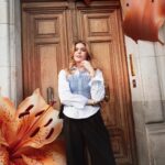 Eloise van Oranje Instagram - ik kan nog steeds niet geloven dat ik in een @viktorandrolf_fragrances campagne zit voor de nieuwe (en heerlijke) geur: flowerbomb tiger lily 🌺🌺🌺 echt onwerkelijk, ik deel over een tijd nog meer professionele foto’s!! #flowerbombtigerlily AD*