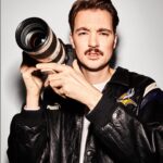 Eloise van Oranje Instagram - Als altijd alle ogen op je gericht zijn, is het niet raar dat je rust wilt. Dus trekt @bram.krikke zich terug in een bejaardenoord en kan @eloisevanoranje niet wachten op haar stage in New York. Het tweetal staat niet alleen op de cover van ons nieuwe issue, maar zijn ook open en eerlijk in het grote interview over o.a. poseren in een badpak, angsten, het wel of niet krijgen van kinderen en de liefde. “Soms vind ik het leuk als iemand met me wil kletsen, soms wil ik verdampen in anonimiteit”, deelt Bram. Ook Eloise kan zich hierin herkennen en wordt regelmatig gefotografeerd. Prima, maar niet tijdens het uitgaan. “Ik vind het raar, wat doet iemand met een foto van mij, gewoon ernaar kijken?” Benieuwd naar het hele interview? LINDA.meiden ‘All eyes on me’ ligt vanaf morgen in de winkel én is nu online te bestellen via de link in bio. Fotografie: @valentinavos • Tekst: @miloudeelen • Styling: @esmeralda__tan • Visagie: @judithneyens