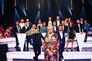 Elsa Fayer Instagram - Nous vous donnons rdv ce soir à 21h05 sur @tf1 pour une édition spéciale du #grandconcoursdesanimateurs #lgcda au profit de l’opération #piecesjaunes ! A ce soir 😘