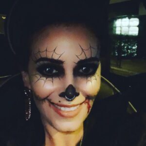 Elsa Fayer Instagram - Happy #halloween à tous !!! Je vous souhaite une soirée monstrueuse 🔥🎃