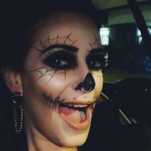 Elsa Fayer Instagram - Happy #halloween à tous !!! Je vous souhaite une soirée monstrueuse 🔥🎃