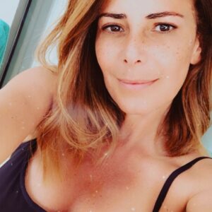 Elsa Fayer Instagram - Bon dimanche à tous ! #dayoff #chill #goodtimes 🏝⛱❤️
