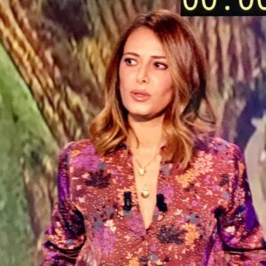 Elsa Fayer Instagram - #aboutlastnight Look #Loto @fdj_officiel @tf1 21 millions ont été remportés hier 👏Chemise @mktstudio.  Médaille @thomassabo  Collier cœur @elisetsikisparis  Thanks to my Dream team  Make Up @sonienhim  Coiffure Celine.  Stylisme @laura_klebaner_styliste