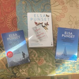Elsa Punset Instagram - Una alegría especial en este comienzo de año: Las reediciones de tres obras a las que tengo un cariño especial, en su formato bolsillo … Brújula para navegantes emocionales (5ª) Una mochila para el universo (20ª) y el Libro de las Pequeñas Revoluciones (7ª)… Gracias de corazón a tod@s los que lo hacéis posible❤️

#gracias #alegria #comienzos #libros #inteligenciaemocional