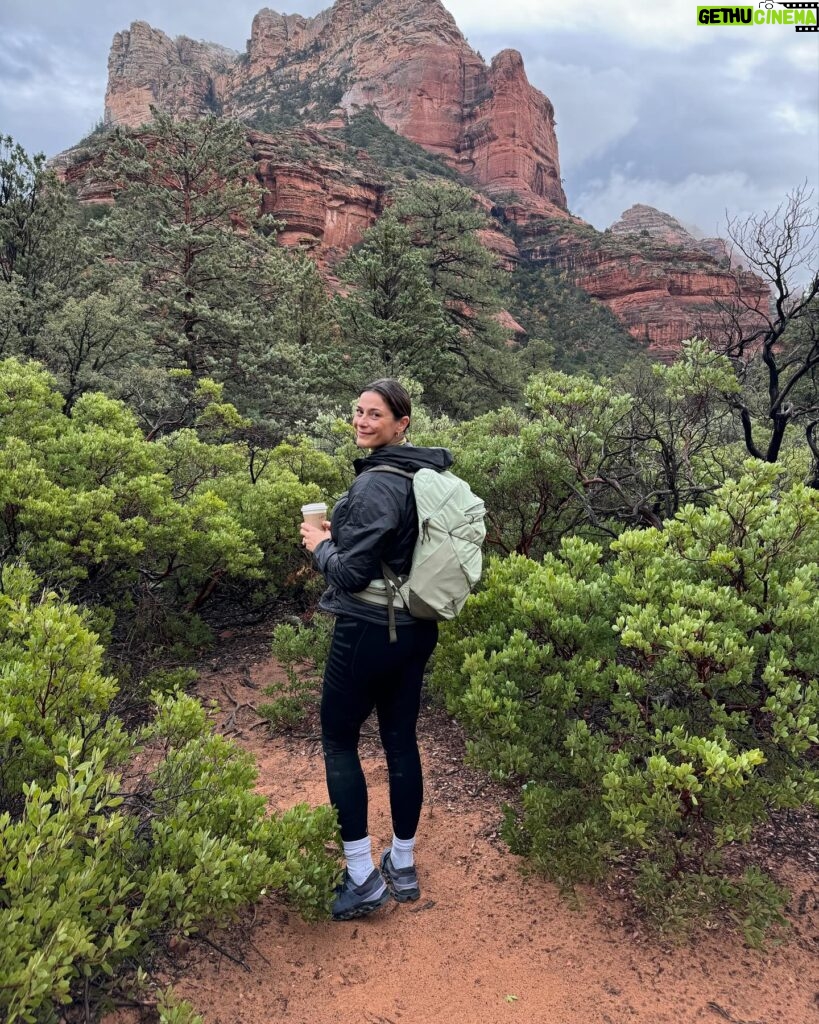 Elysia Rotaru Instagram - Beyond Thankful 🧡❤️🧡❤️🧡❤️🧡❤️🧡❤️🧡❤️🧡 #photodump pt 2 #sedona #hiking #boyntoncanyon #vortex #redearth #mountains #kachinawoman #miiamospa #fiveyears @ryslife @relaischateaux @mii_amo_spa 🌲 ALSO what tree is this on pic 8 ? It’s the perfect smell. ALSO thank you @gustafsonperformancecenter for getting me up and moving so I can climb this mountain, and more to come! 🏜️
