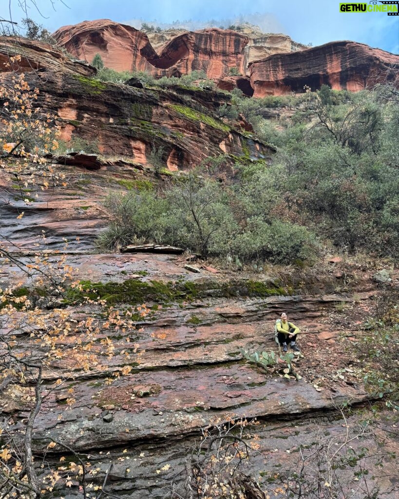 Elysia Rotaru Instagram - Beyond Thankful 🧡❤️🧡❤️🧡❤️🧡❤️🧡❤️🧡❤️🧡 #photodump pt 2 #sedona #hiking #boyntoncanyon #vortex #redearth #mountains #kachinawoman #miiamospa #fiveyears @ryslife @relaischateaux @mii_amo_spa 🌲 ALSO what tree is this on pic 8 ? It’s the perfect smell. ALSO thank you @gustafsonperformancecenter for getting me up and moving so I can climb this mountain, and more to come! 🏜️