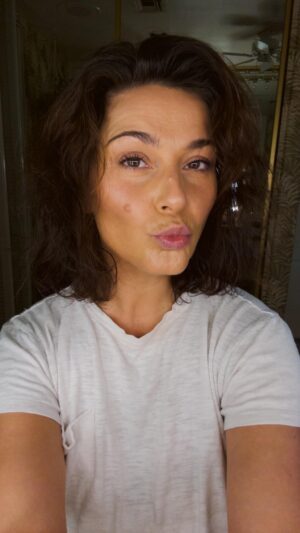 Elysia Rotaru Instagram - Honest truth, doing makeup videos is not my forte, but  today thought I’d come on here and just do it. Lol. But also because I have this awesome make up from @ogee now where I can get my face done in 5 minutes and still feel pretty good about it and get on with my day! 

(Still gotta figure out short hair looks 😒)

So if you’re looking for something easy breezy and clean, that feels amazing use my code: YOUDIDIT for a discount at checkout with #ogee  #mommakeup #5minface 💜
