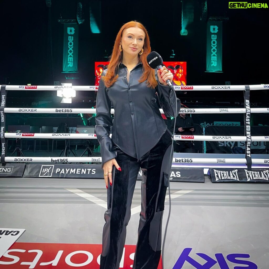 Elz The Witch Instagram - hosted BTS for @boxxer at the Buatsi v Azeez fight last week 🥊 🤝🏻 my first experience branching out into boxing and loved every minute of it! 2024 is about pushing myself and trying new things 😎