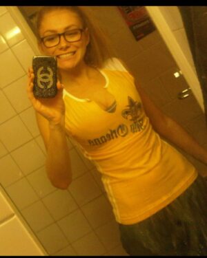 Elz The Witch Instagram - loved a mirror photo since 2011 🤳🏽➡️