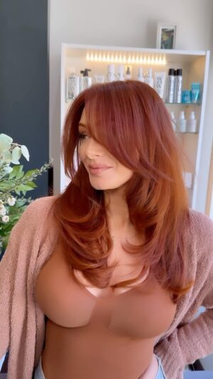 Elz The Witch Instagram - 90s hair but make it 2024 👩🏻‍🦰✂️❤️

@brendandrayton 👏🏼