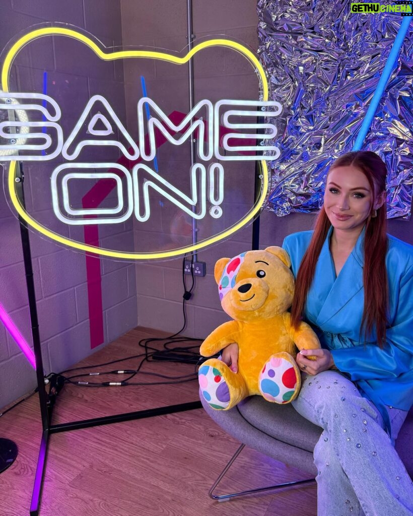 Elz The Witch Instagram - BBC’s Children in Need: Game On 🎮🎥👌🏻 super happy to have been a part of this show, for such a great cause ❤️ @bbccin