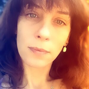 Emel Çölgeçen Instagram - Sonbahar geldi... En özel mevsim canım sonbahar serin serin esintili sarı sonbahar... Biraz hüzünlü, çokça huzurlu...