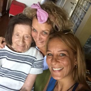 Emel Çölgeçen Instagram - #annelergünü kutlu olsun! 🦋❤️❤️
