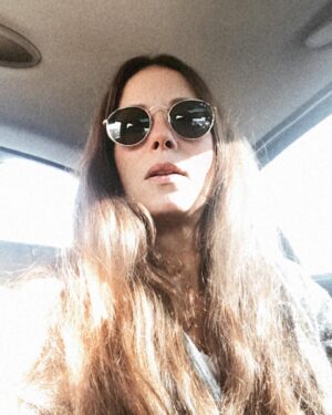 Emel Çölgeçen Instagram - Trafikte sıkışınca biraz sıkılmış olacağım ki kamera ve ışıkla oynamaya başladım ☺️ #light