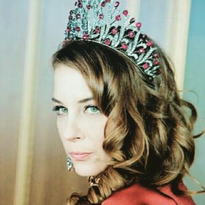 Emel Çölgeçen Instagram - Dear Russia we have waited a long time and the day has come for us to meet :) Sultan of my Heart will be on TV1 at 8 January 2019 21:20... So excited hope you will like our series... Have a great 2019... Lot’s of love... ❤️