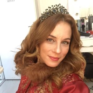 Emel Çölgeçen Instagram - Çalışıyoruz biz :) ... #kalbiminsulltani
