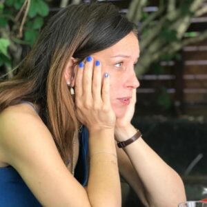 Emel Çölgeçen Instagram - O kafadan neler neler geçiyor gidiyor sonra yenileri geliyor, bu kafalar hiç durmuyor... 📷 @duygugurler 🙏🏻