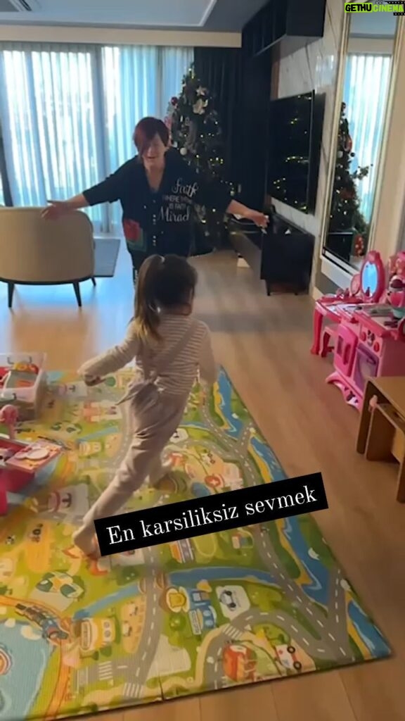 Emel Müftüoğlu Instagram -