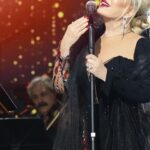 Emel Sayın Instagram - 🧿 Zorlu PSM konserimden.. gelen tüm dinleyicilerime sonsuz teşekkürler 🙏🏻❤️ @oguzarinmis @safagulsoy @nergisscetinkaya @eran_gul @kiriktarak_ali @merttekay1 @zorlu_psm @gulsen.ozbakan