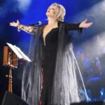Emel Sayın Instagram - 🧿 Zorlu PSM konserimden.. gelen tüm dinleyicilerime sonsuz teşekkürler 🙏🏻❤️ @oguzarinmis @safagulsoy @nergisscetinkaya @eran_gul @kiriktarak_ali @merttekay1 @zorlu_psm @gulsen.ozbakan