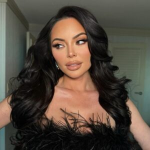 Emelina Adams Instagram - A moment for the glam 💖✨

Makeup: @oliviarosebeautyy 
Hair: @stylesbysuzy 
Dress: @marciano
