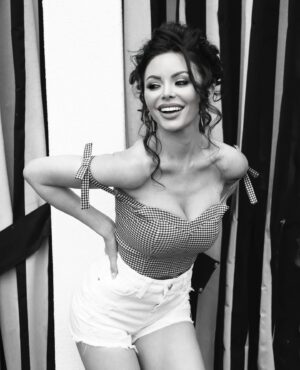 Emelina Adams Instagram - Out in Atlanta for a film premiere 🎬🎞️✨

Photographer: @gregorio 
Makeup: @taniamariaglow 
Hair: @vtgesther 
Wearing: @guess 
Location: @arsenic