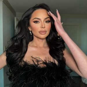 Emelina Adams Instagram - A moment for the glam 💖✨

Makeup: @oliviarosebeautyy 
Hair: @stylesbysuzy 
Dress: @marciano