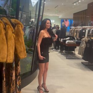 Emelina Adams Instagram - Had so much fun this weekend celebrating the new @guess & @marciano store opening at Caesars Palace in my hometown of Las Vegas! This is their biggest store in the world and it’s gorgeous so go check it out!! 💖Congratulations @paulmarciano and thank you so much for having me ❤️✨ 4 years with my #GuessFamily 

Make up: @oliviarosebeautyy 
Hair: @stylesbysuzy